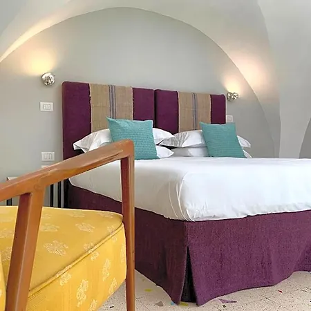 Palazzo Flora Guest house 4*